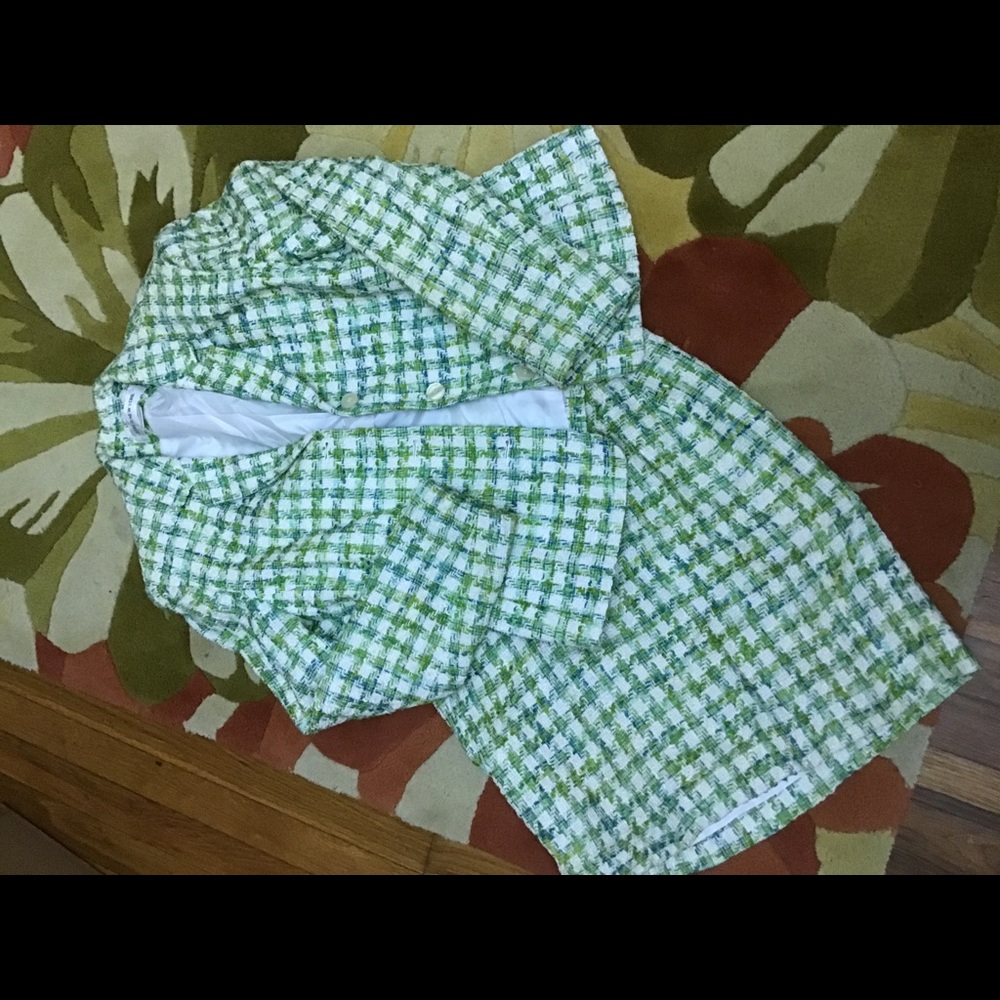 Jones New York 2pcs Skirt Suit Beautiful